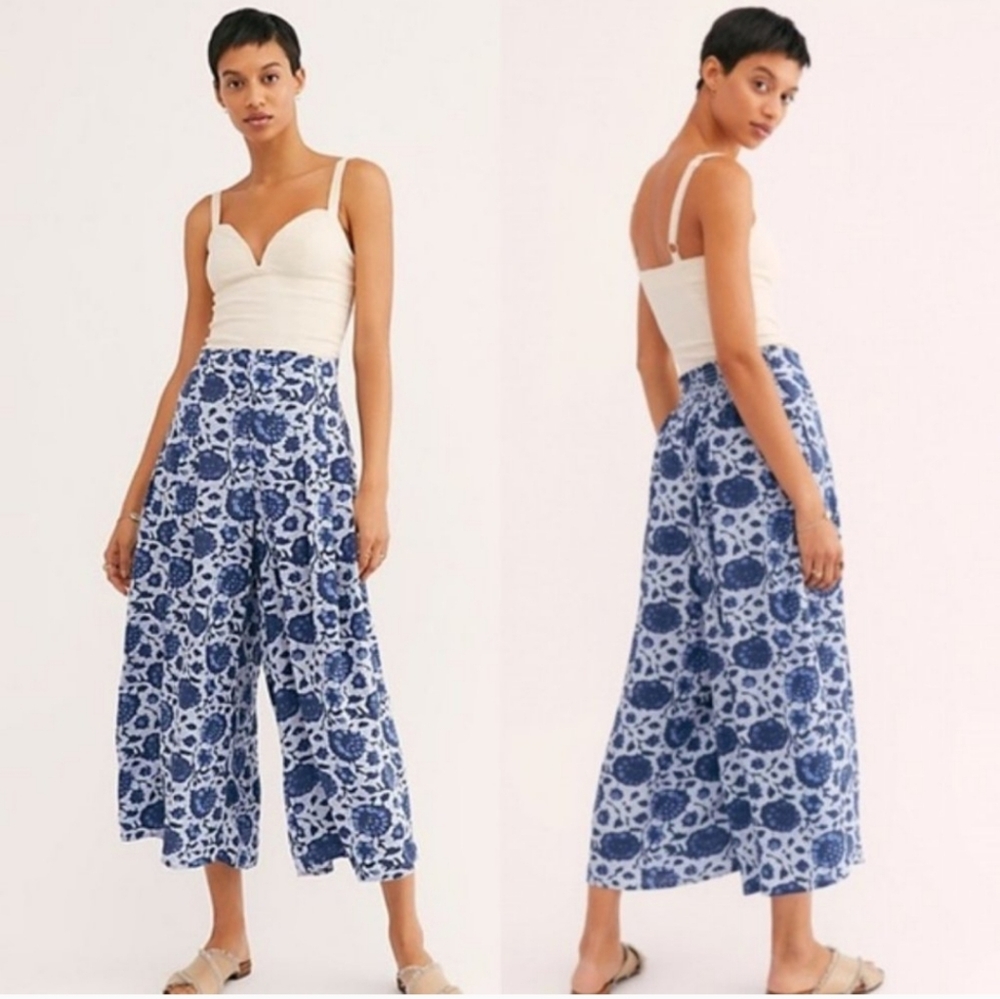 Free People Lady Lady Blue Printed Wide Leg Cropped Smocked Pants Womens Size XS - Picture 1 of 13